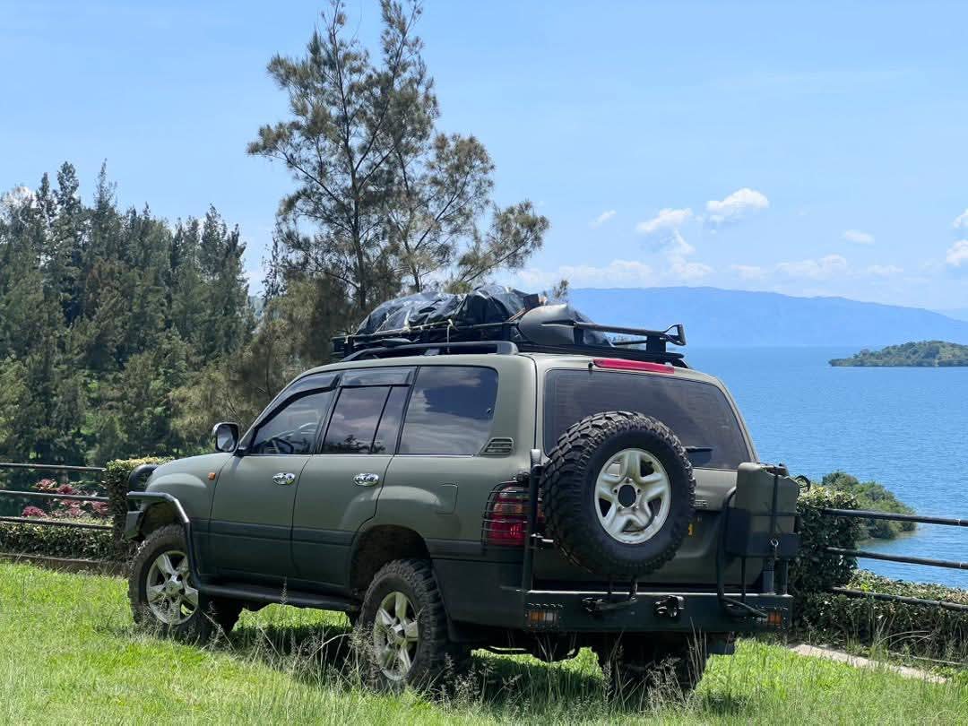 Toyota Land Cruiser 4x4 for a Rwanda safari